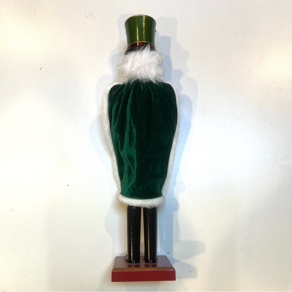 Classic Holiday Nutcracker with Wreath - Green and Red